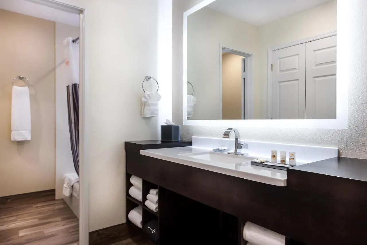 La Quinta By Wyndham Clearwater Central Hotel